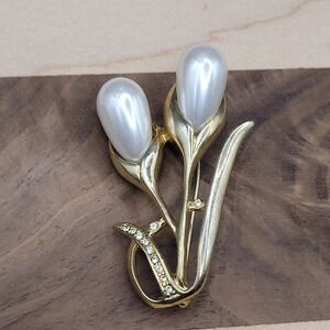 Vintage‎ Faux Pearls And Rhinestones Brooch Pin Gold Tone Calla Lily Flowers